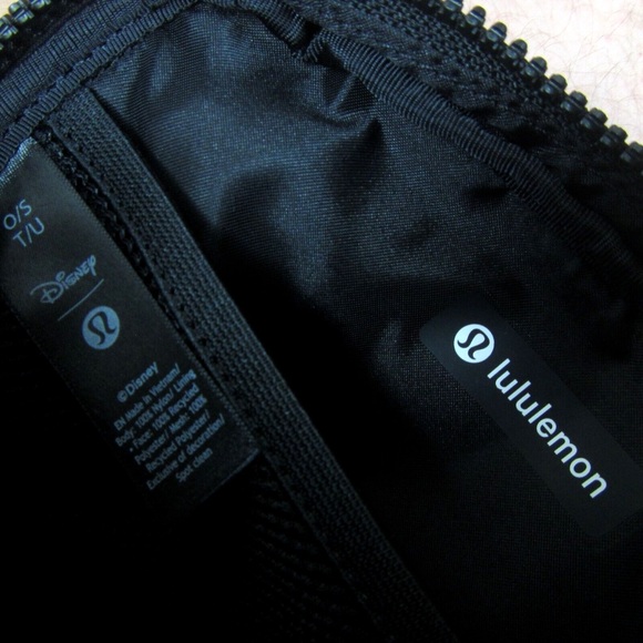 NEW DISNEY PARKS LULULEMON MICKEY EVERYWHERE BELT BAG FANNY PACK BLACK STRAP ✨ - Picture 8 of 8